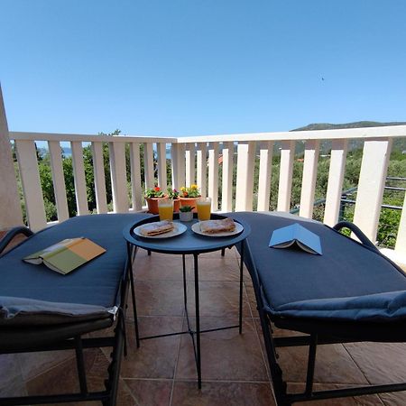 Apartments Kola Banići Екстериор снимка