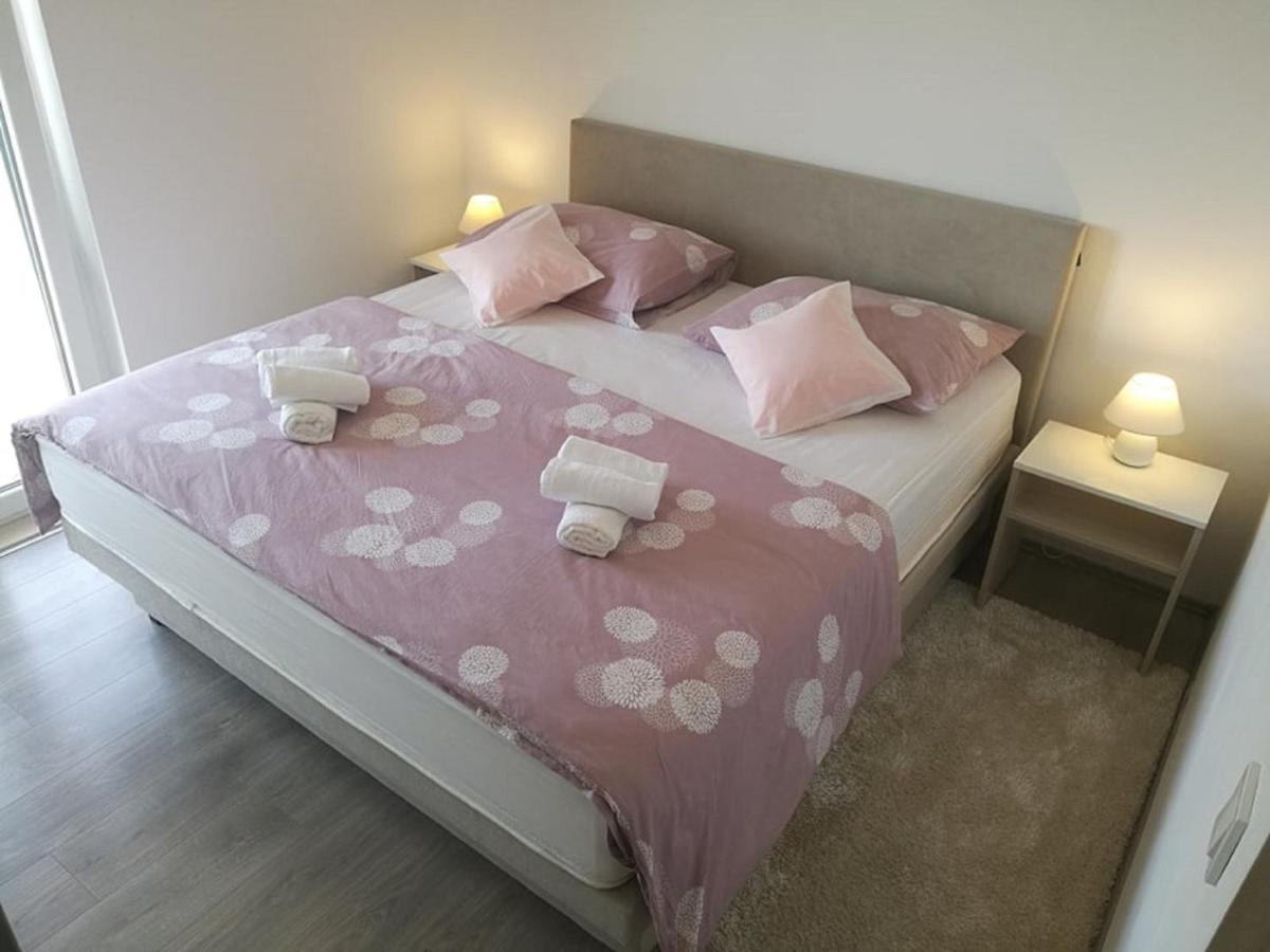 Apartments Kola Banići Екстериор снимка