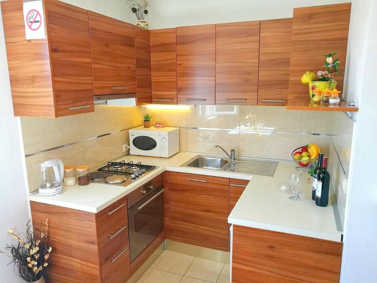 Apartments Kola Banići Екстериор снимка