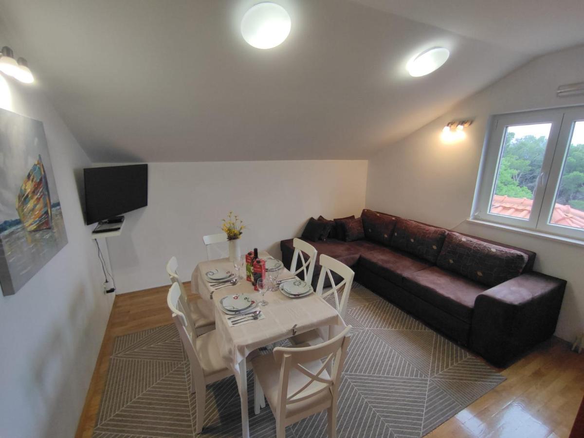 Apartments Kola Banići Екстериор снимка