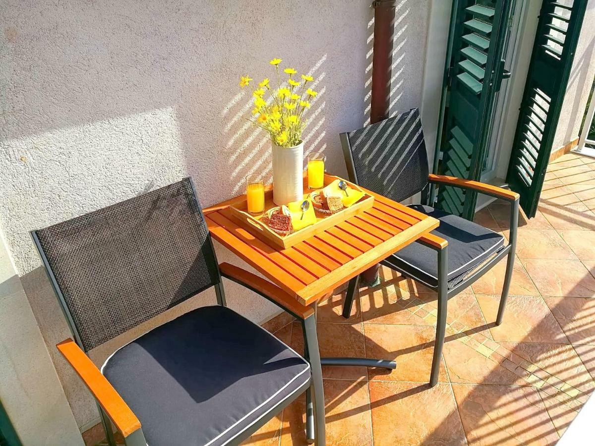 Apartments Kola Banići Екстериор снимка